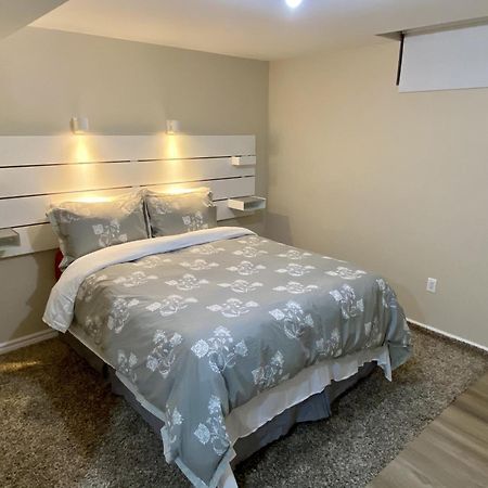 Affordable Room With Free Parking In Newmarket On 외부 사진
