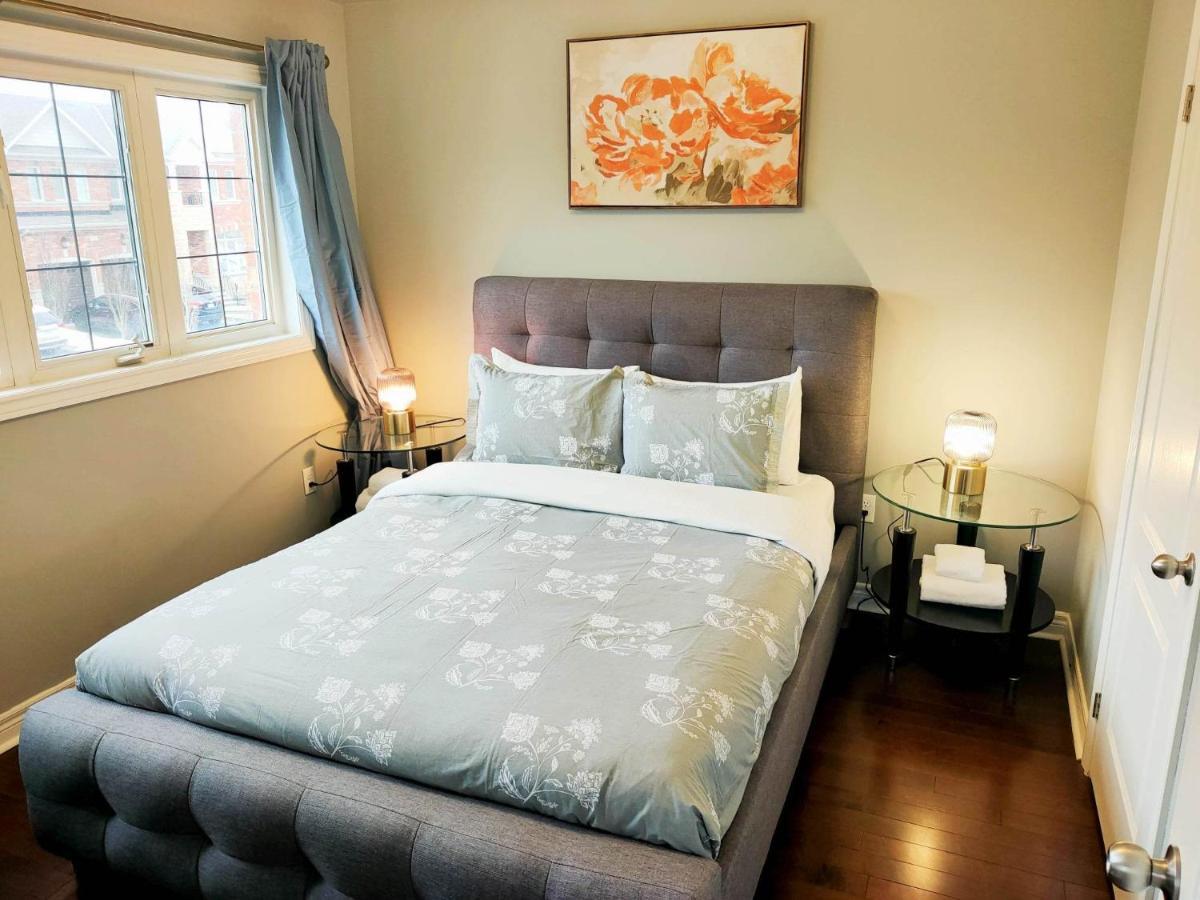 Affordable Room With Free Parking In Newmarket On 외부 사진