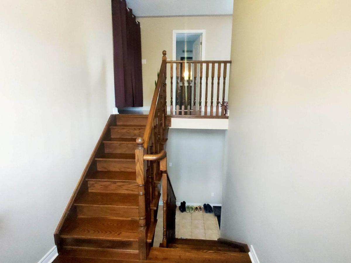 Affordable Room With Free Parking In Newmarket On 외부 사진