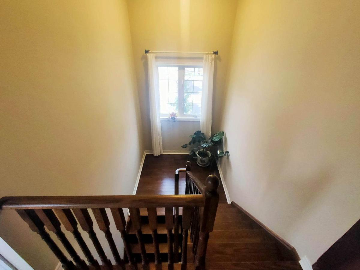 Affordable Room With Free Parking In Newmarket On 외부 사진