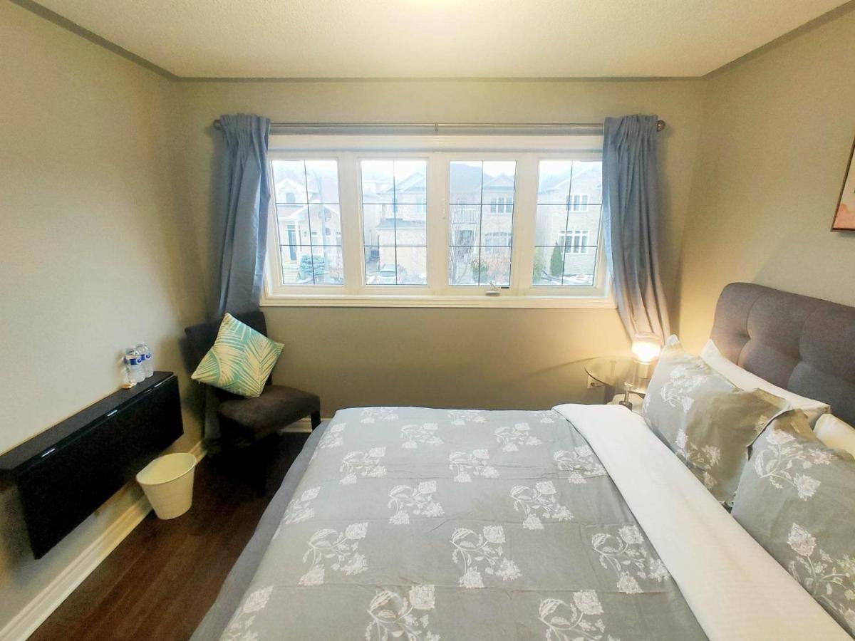 Affordable Room With Free Parking In Newmarket On 외부 사진