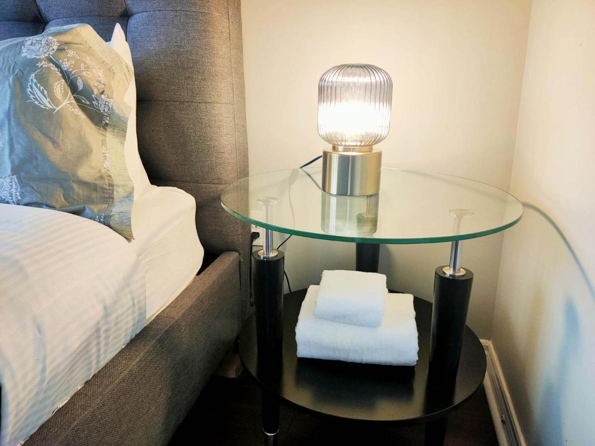 Affordable Room With Free Parking In Newmarket On 외부 사진