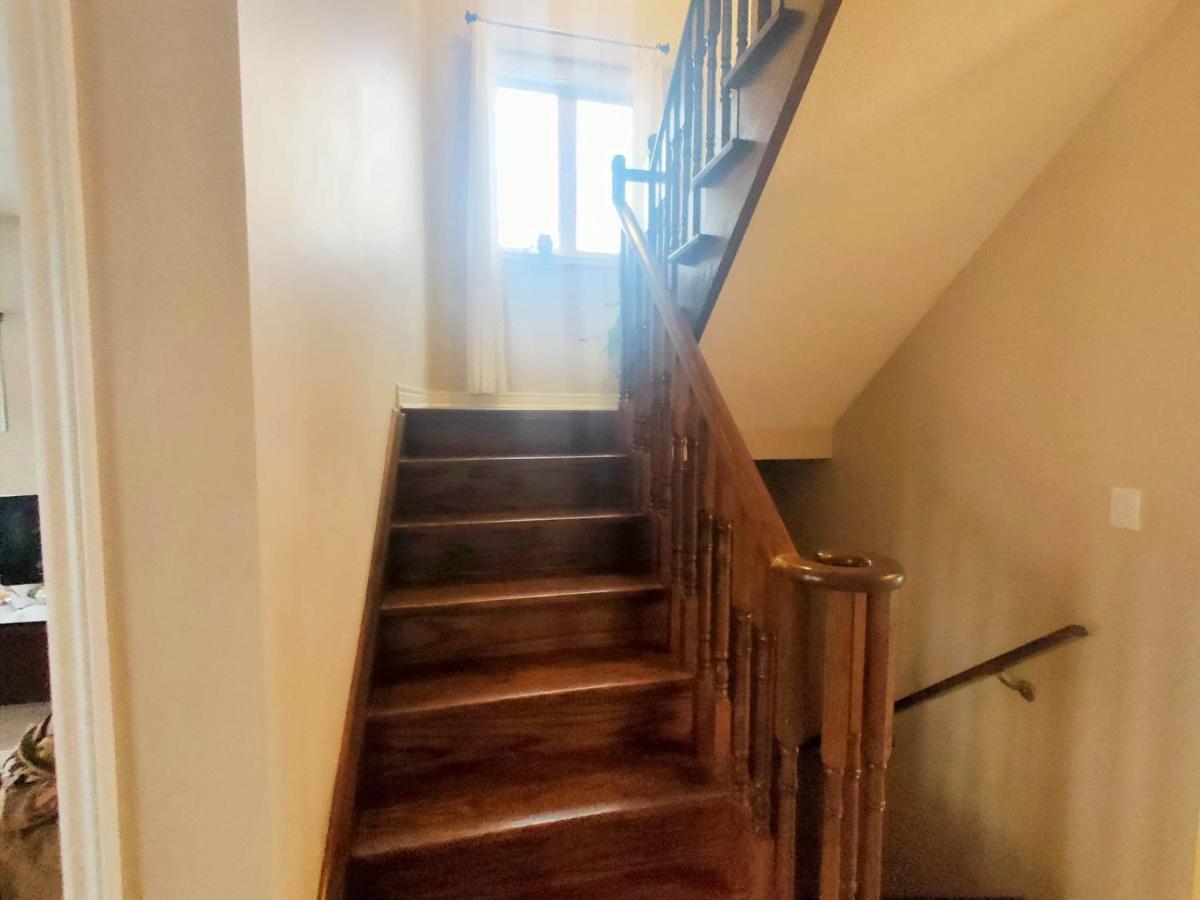 Affordable Room With Free Parking In Newmarket On 외부 사진