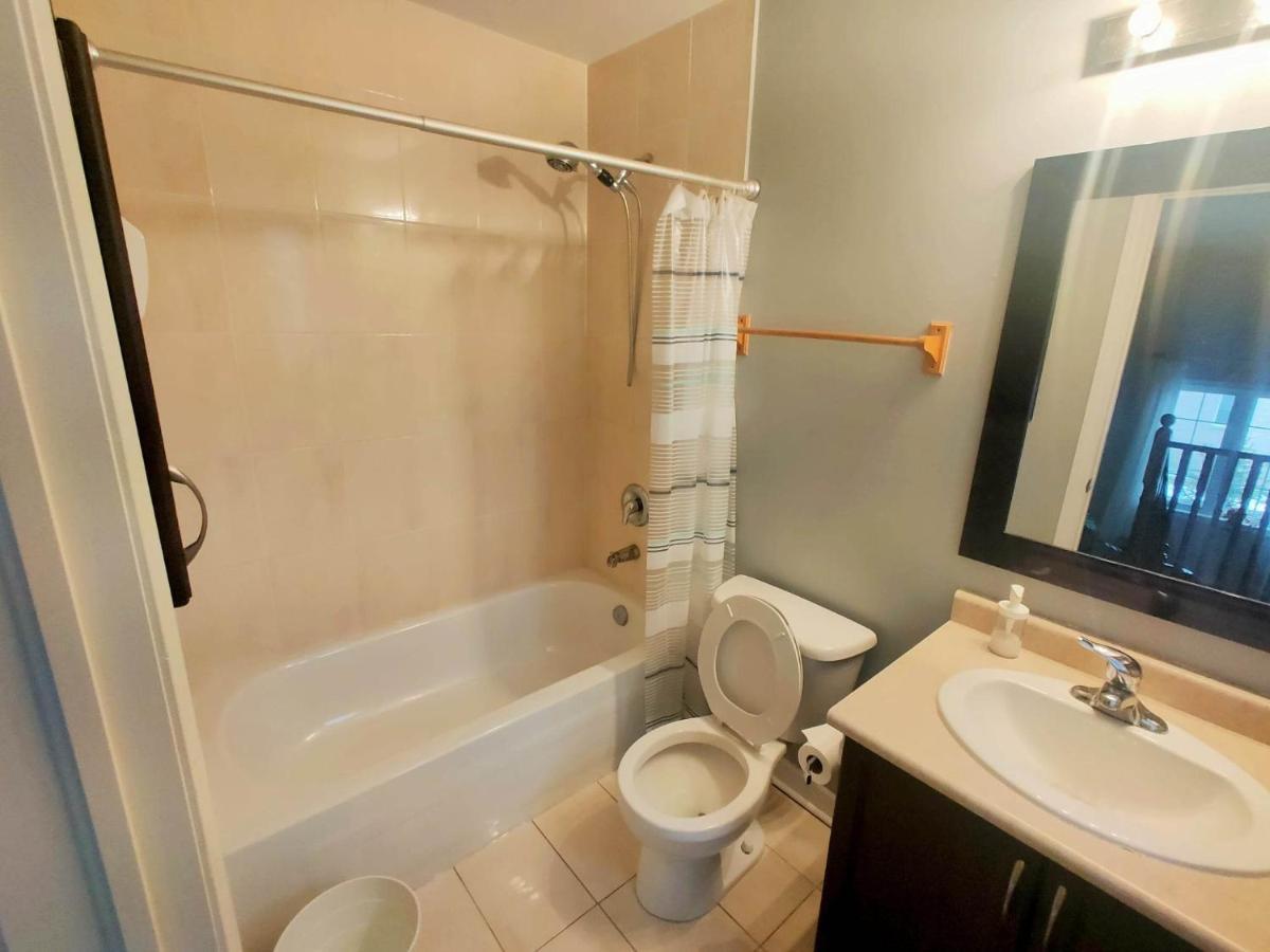 Affordable Room With Free Parking In Newmarket On 외부 사진