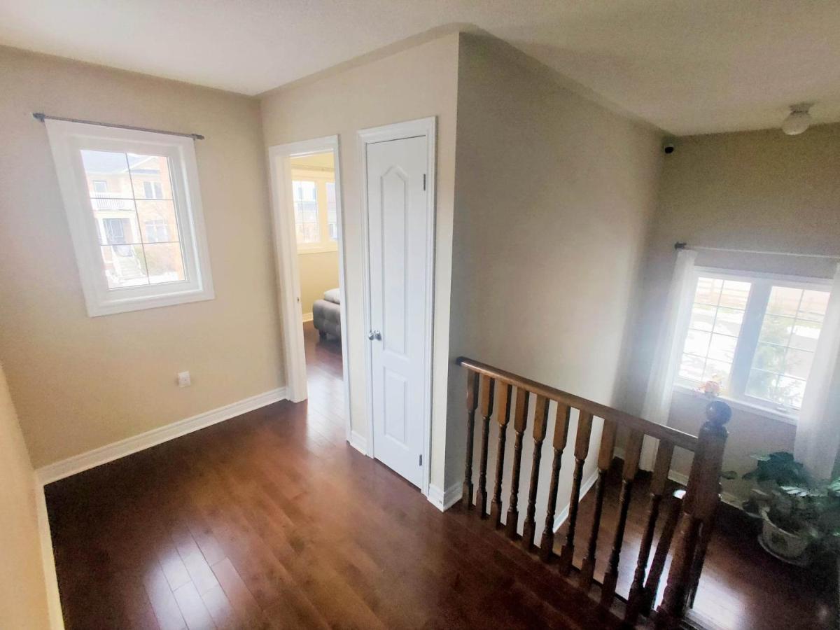Affordable Room With Free Parking In Newmarket On 외부 사진