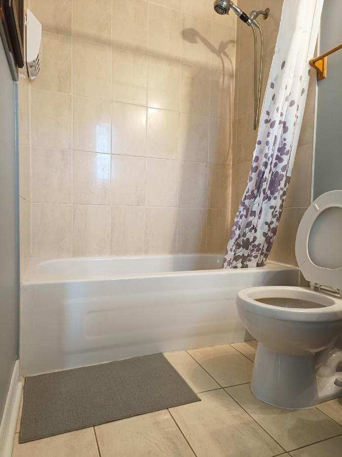 Affordable Room With Free Parking In Newmarket On 외부 사진