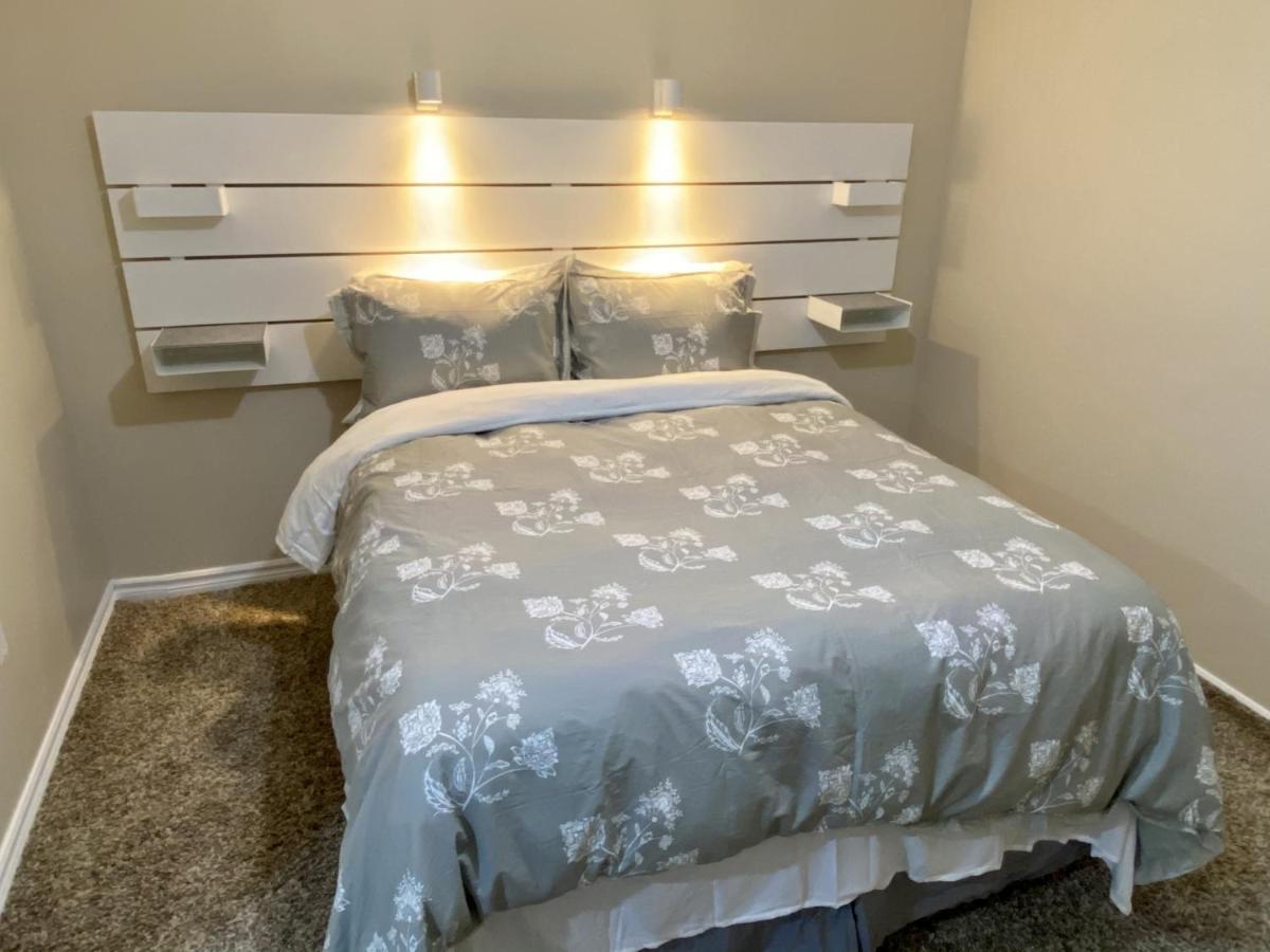 Affordable Room With Free Parking In Newmarket On 외부 사진