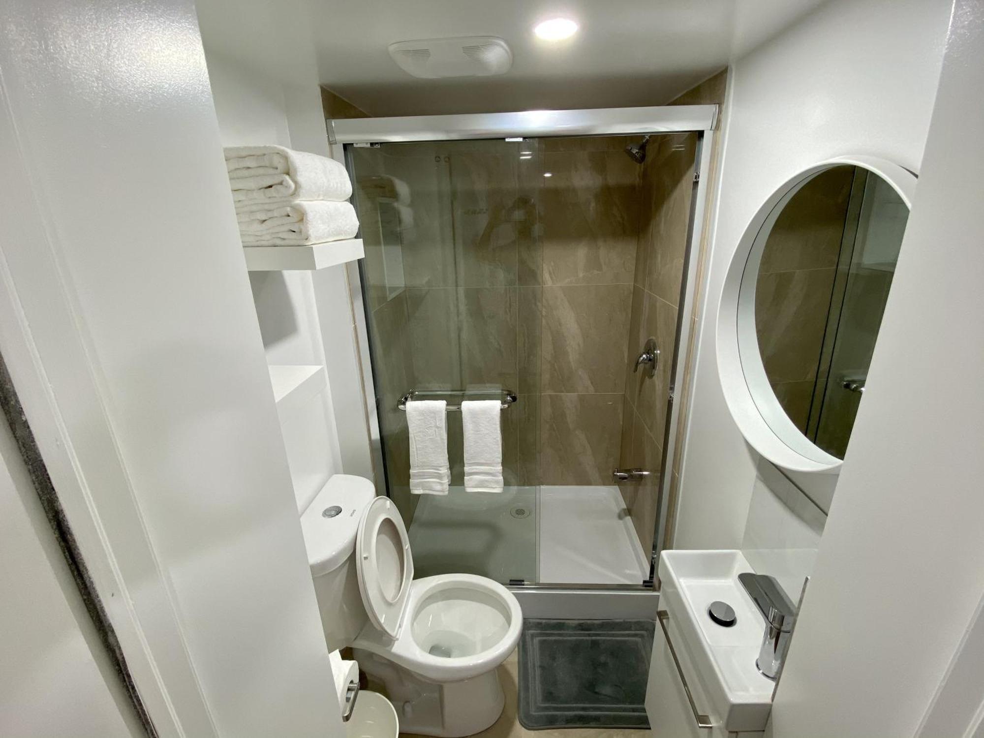 Affordable Room With Free Parking In Newmarket On 외부 사진