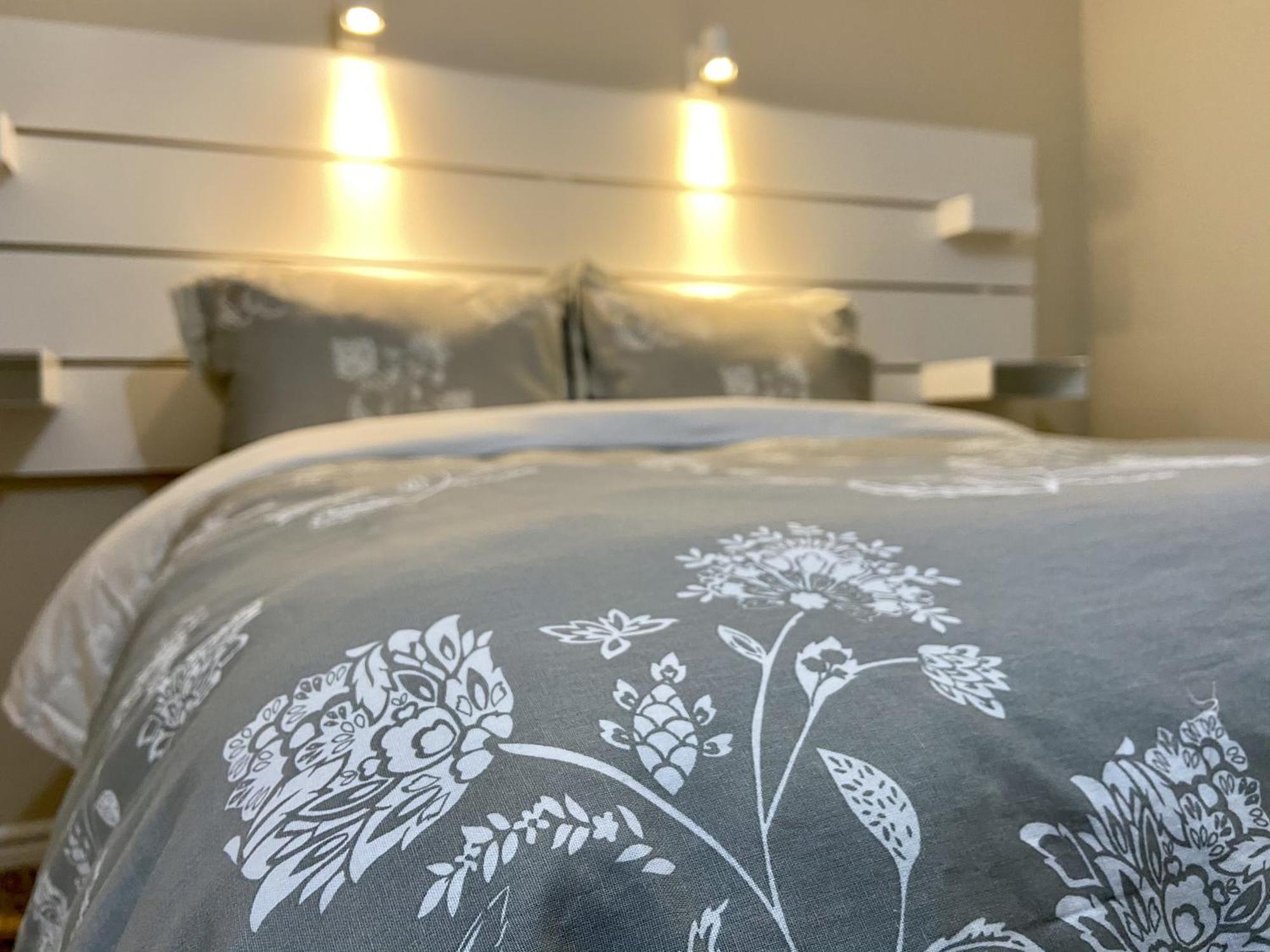 Affordable Room With Free Parking In Newmarket On 외부 사진